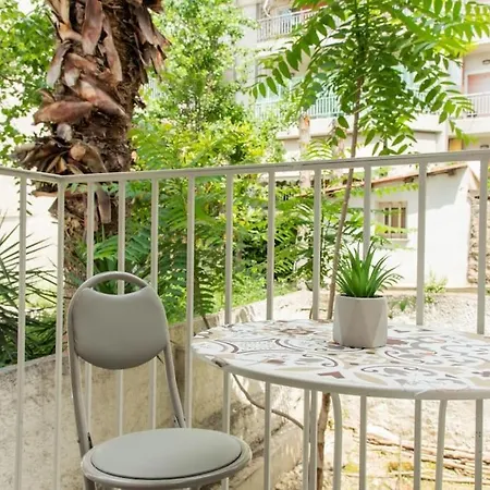 Cozy At Center! Apartment